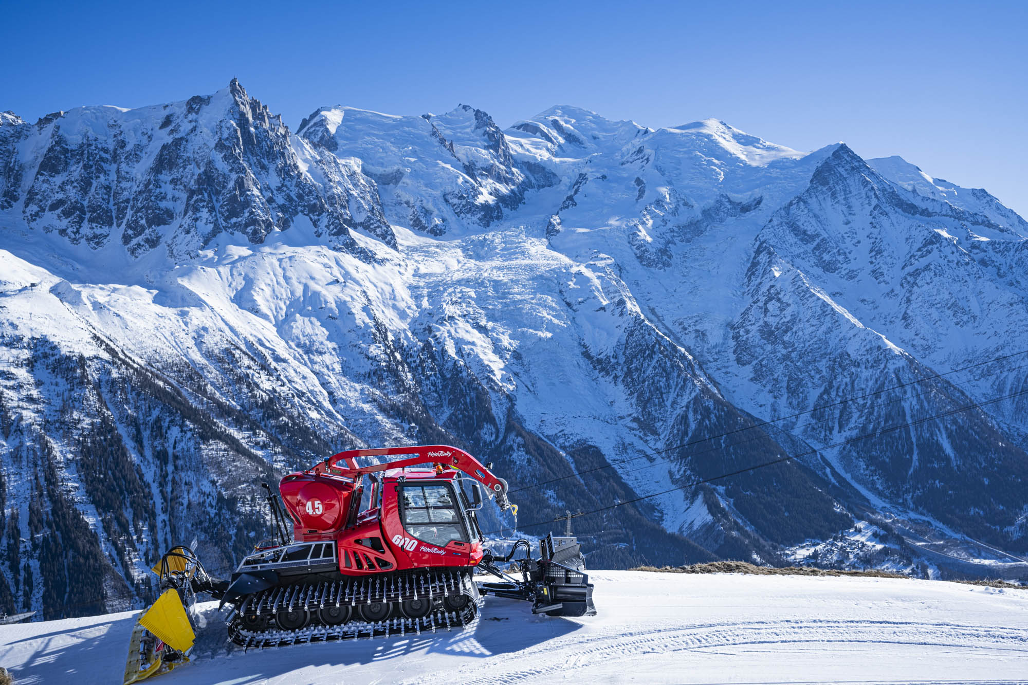 Snow groomer