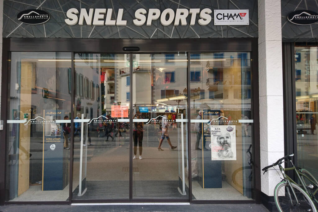 Snell Sports ChamonixMontBlanc Ski rental à ChamonixMontBlanc